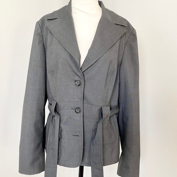 💖SALE‼️ Bandolino Blazer with tie belt. - Picture 4 of 7